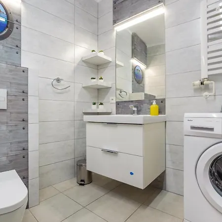 Port Ii, Sun & Snow *