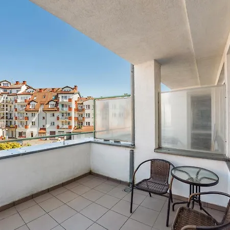 Port Ii, Sun & Snow *