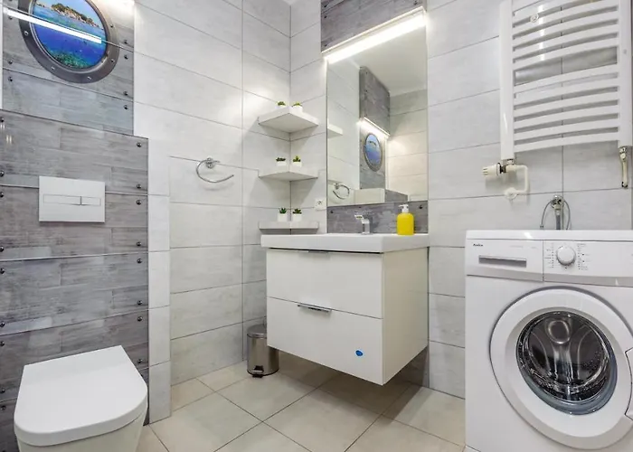 Port Ii, Sun & Snow *